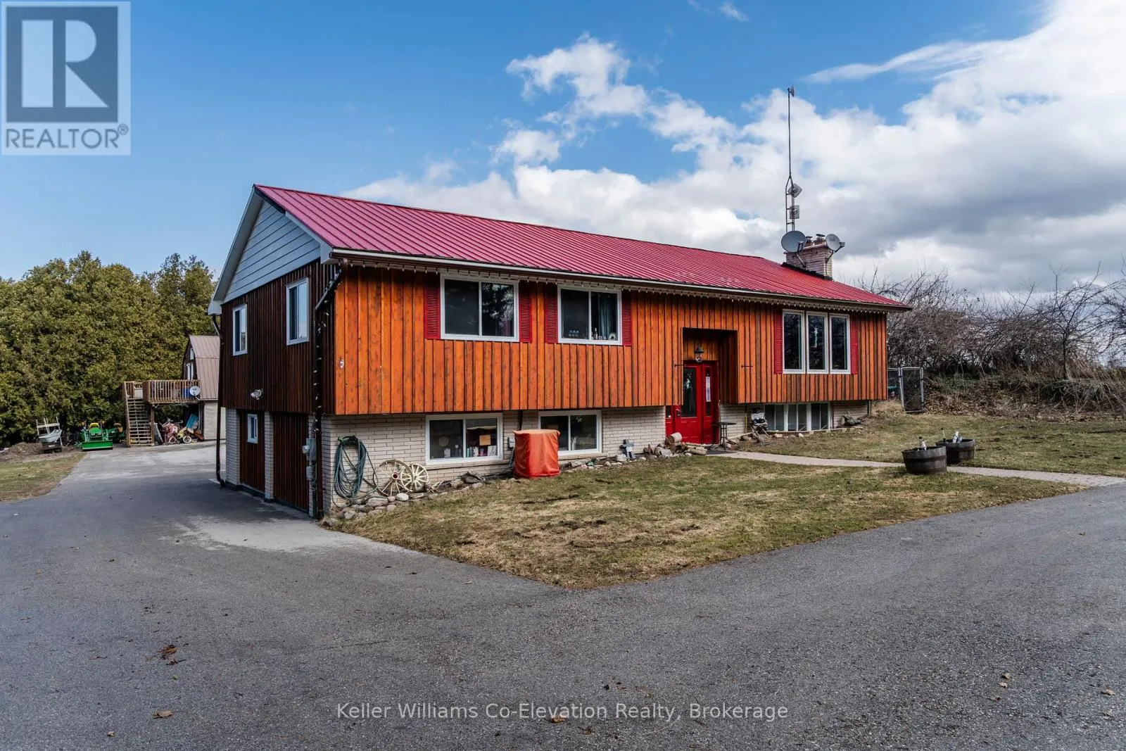 4684 10TH SIDE ROAD