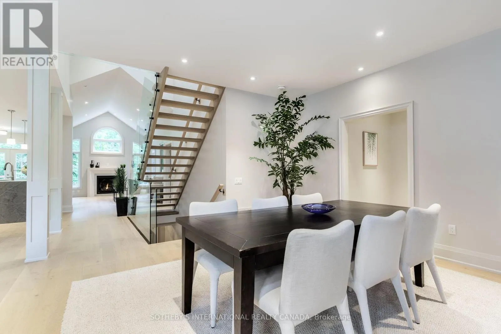 4 - 10 KENDRICK CRESCENT