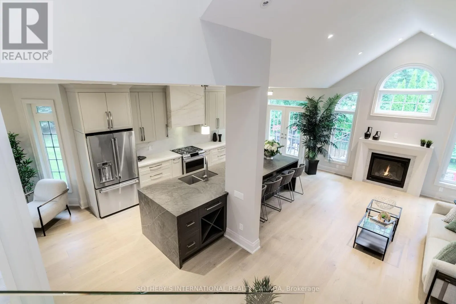 4 - 10 KENDRICK CRESCENT