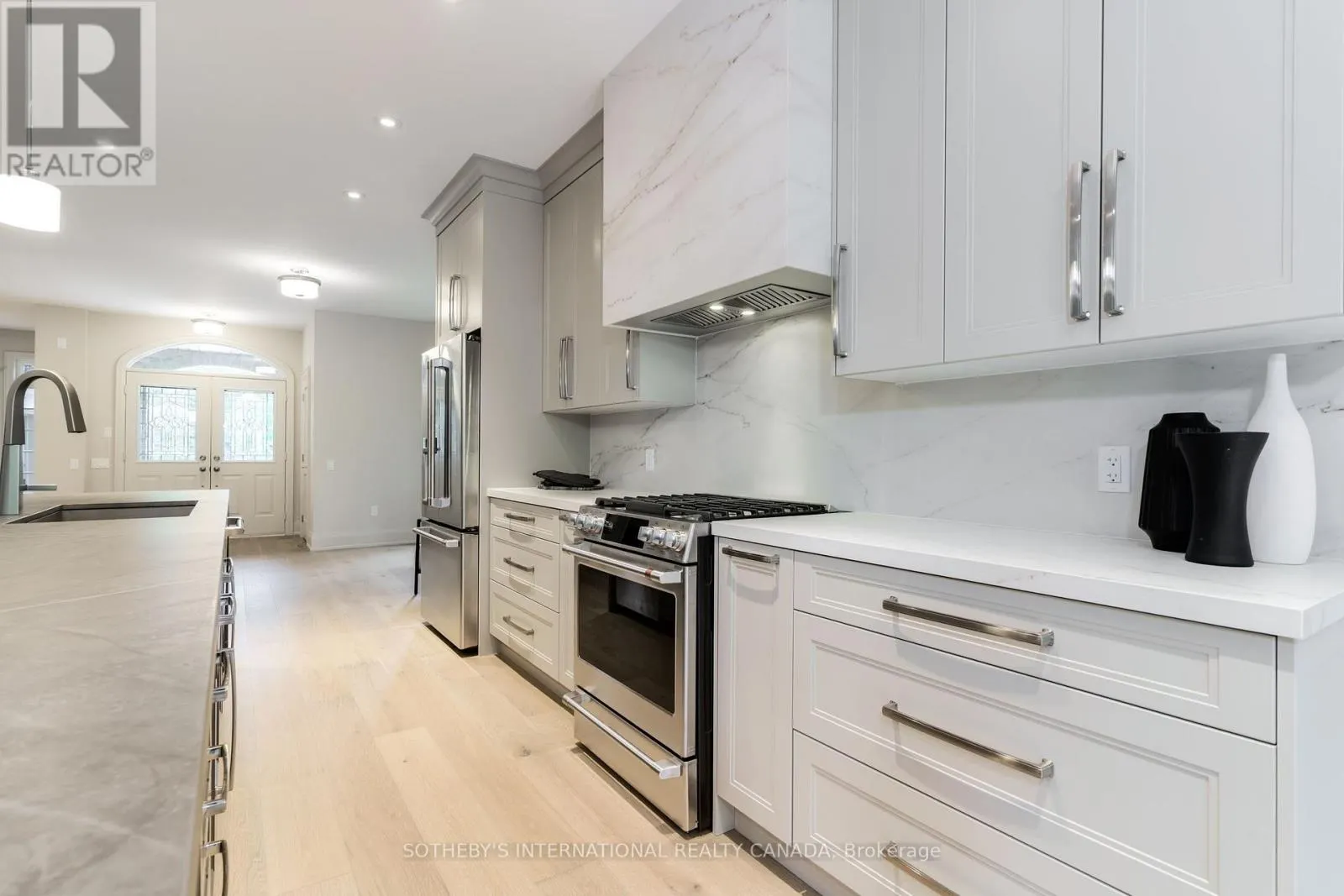 4 - 10 KENDRICK CRESCENT