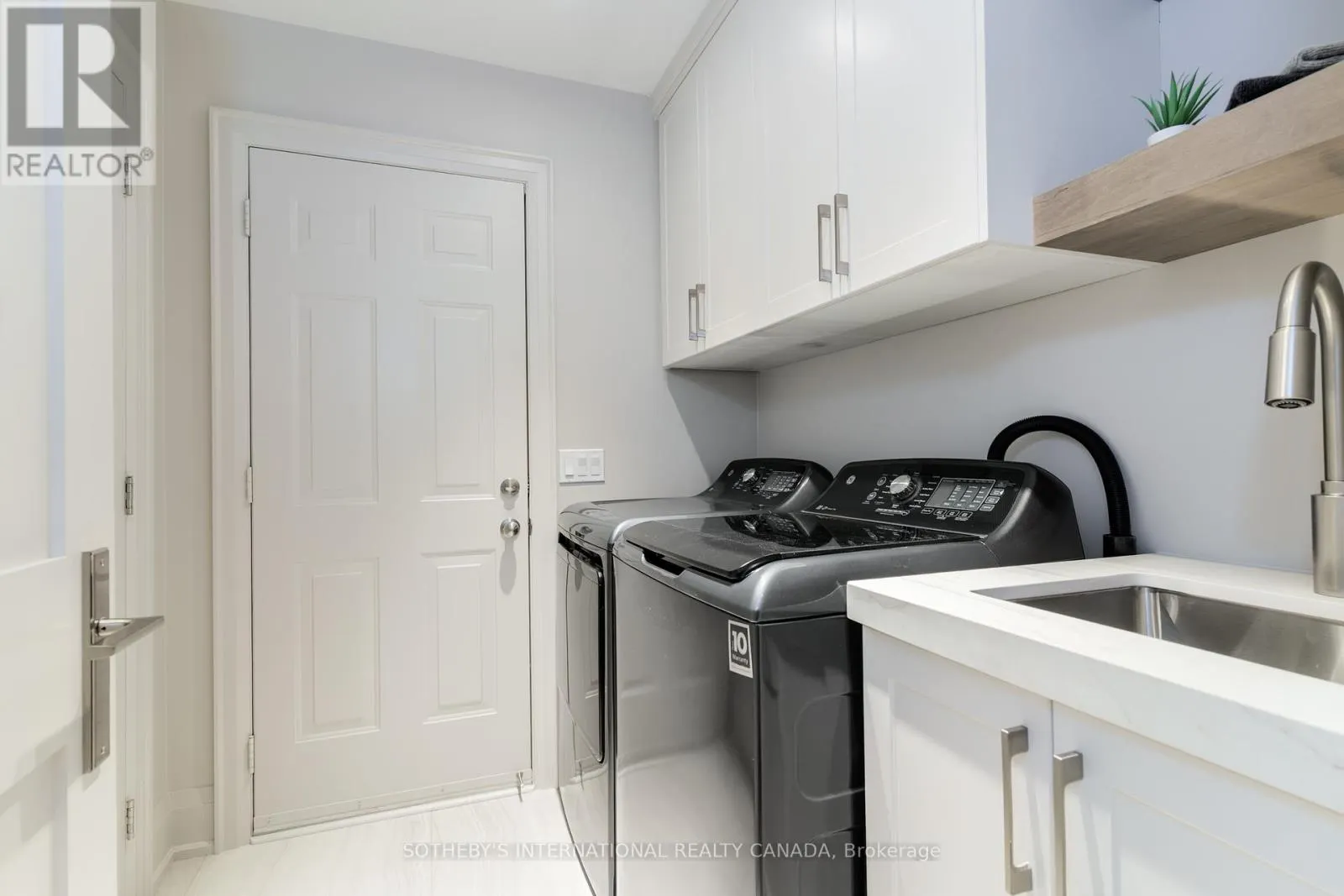4 - 10 KENDRICK CRESCENT