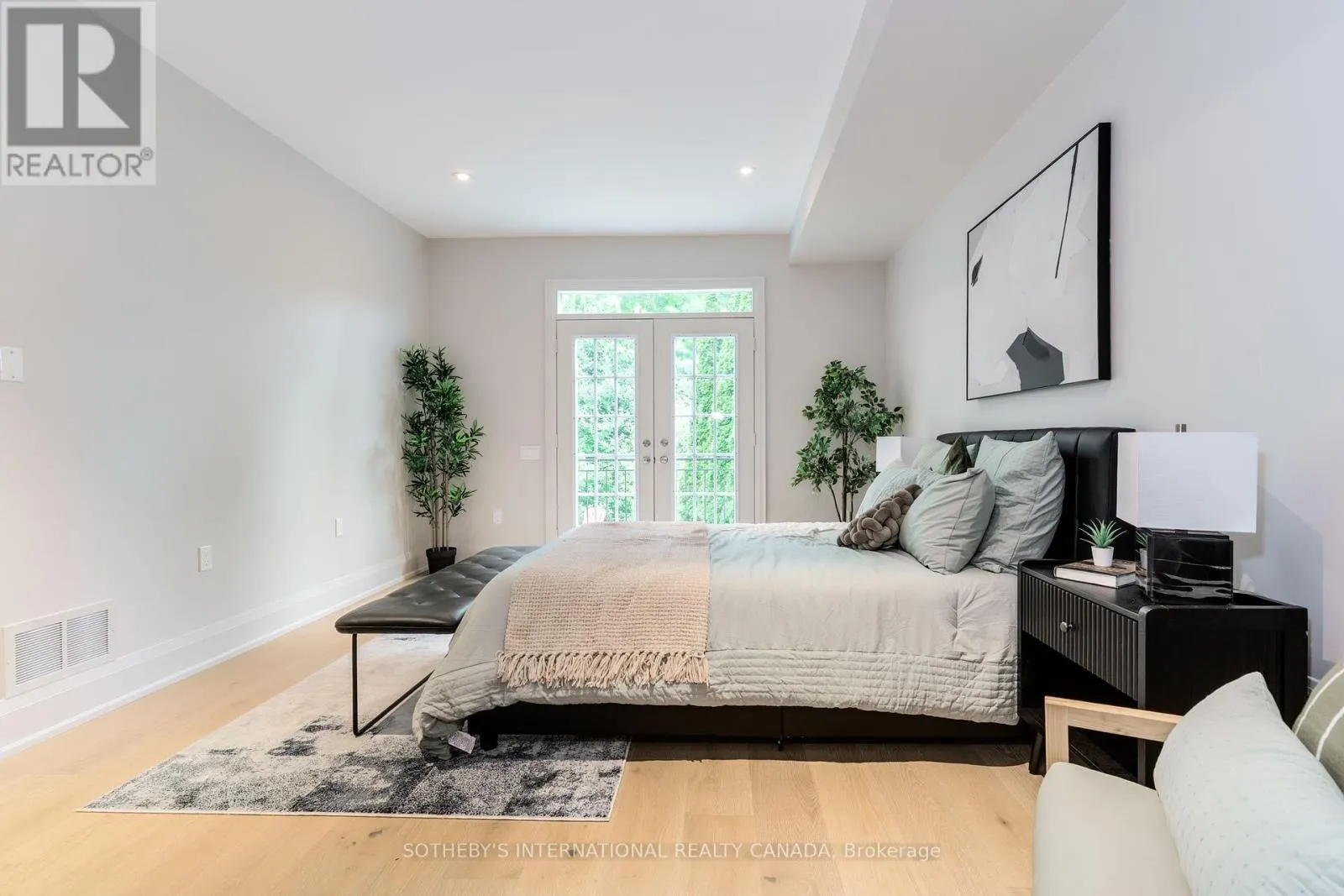 4 - 10 KENDRICK CRESCENT