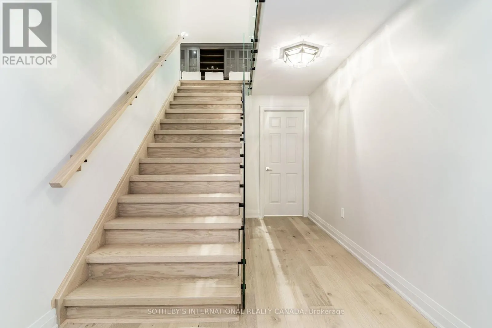 4 - 10 KENDRICK CRESCENT