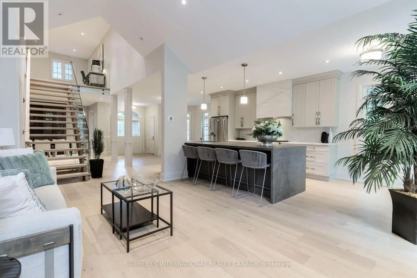 4 - 10 KENDRICK CRESCENT