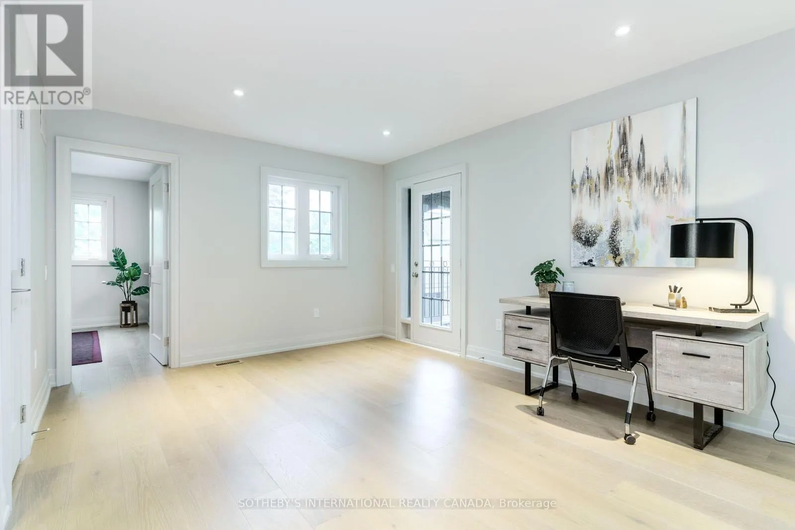 4 - 10 KENDRICK CRESCENT