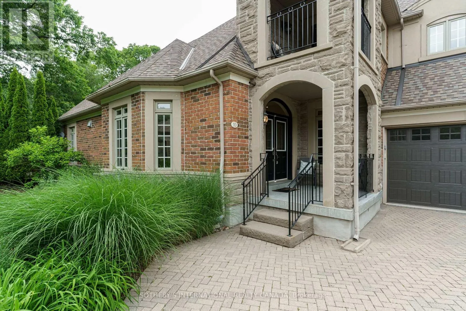 4 - 10 KENDRICK CRESCENT