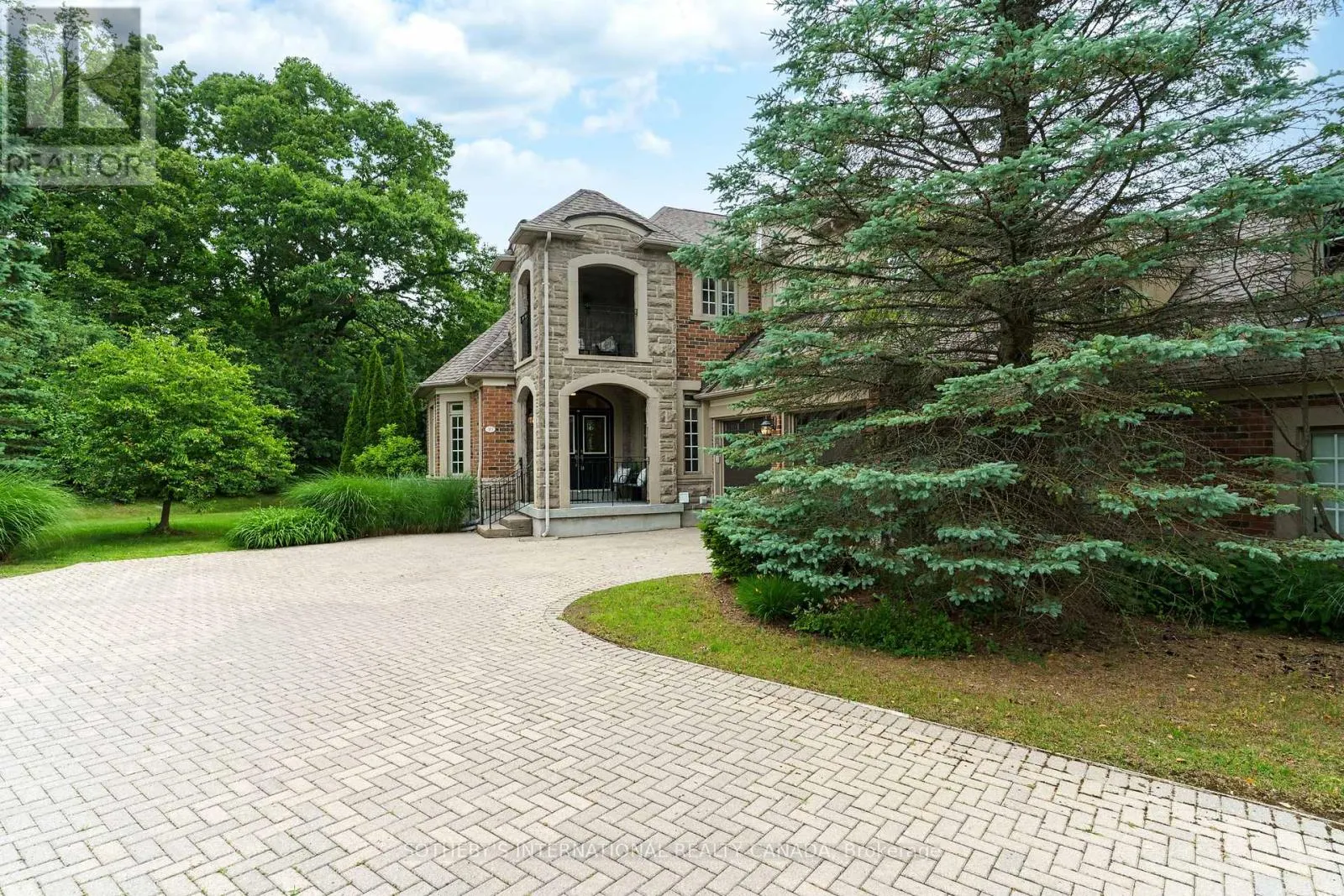4 - 10 KENDRICK CRESCENT