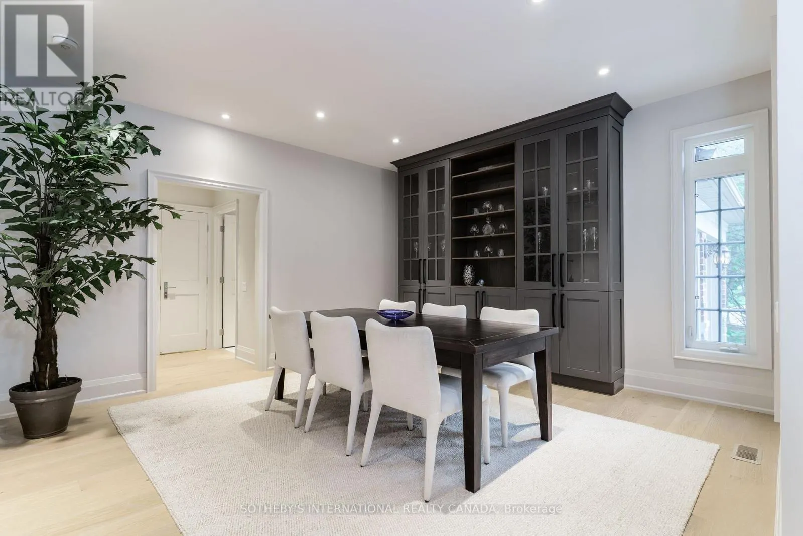 4 - 10 KENDRICK CRESCENT