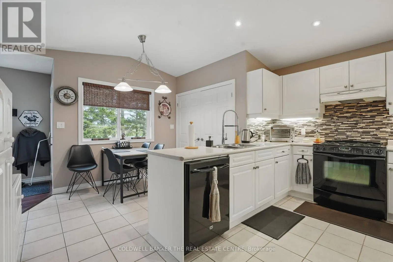 15 RECREATION DRIVE