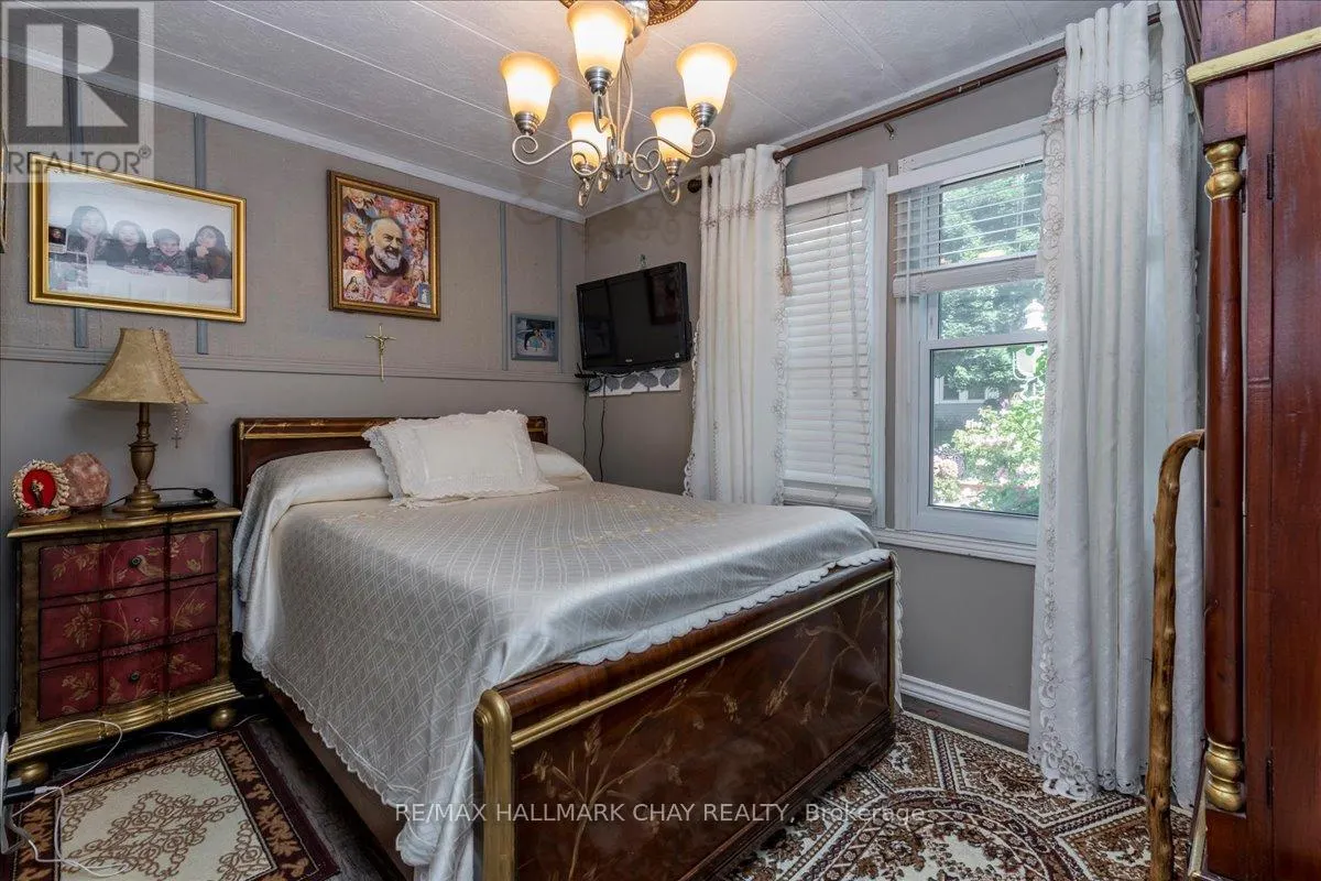 43 LINDEN LANE