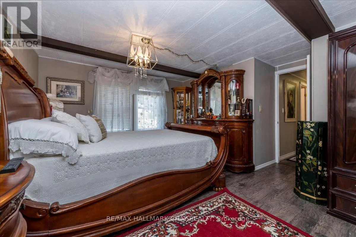 43 LINDEN LANE