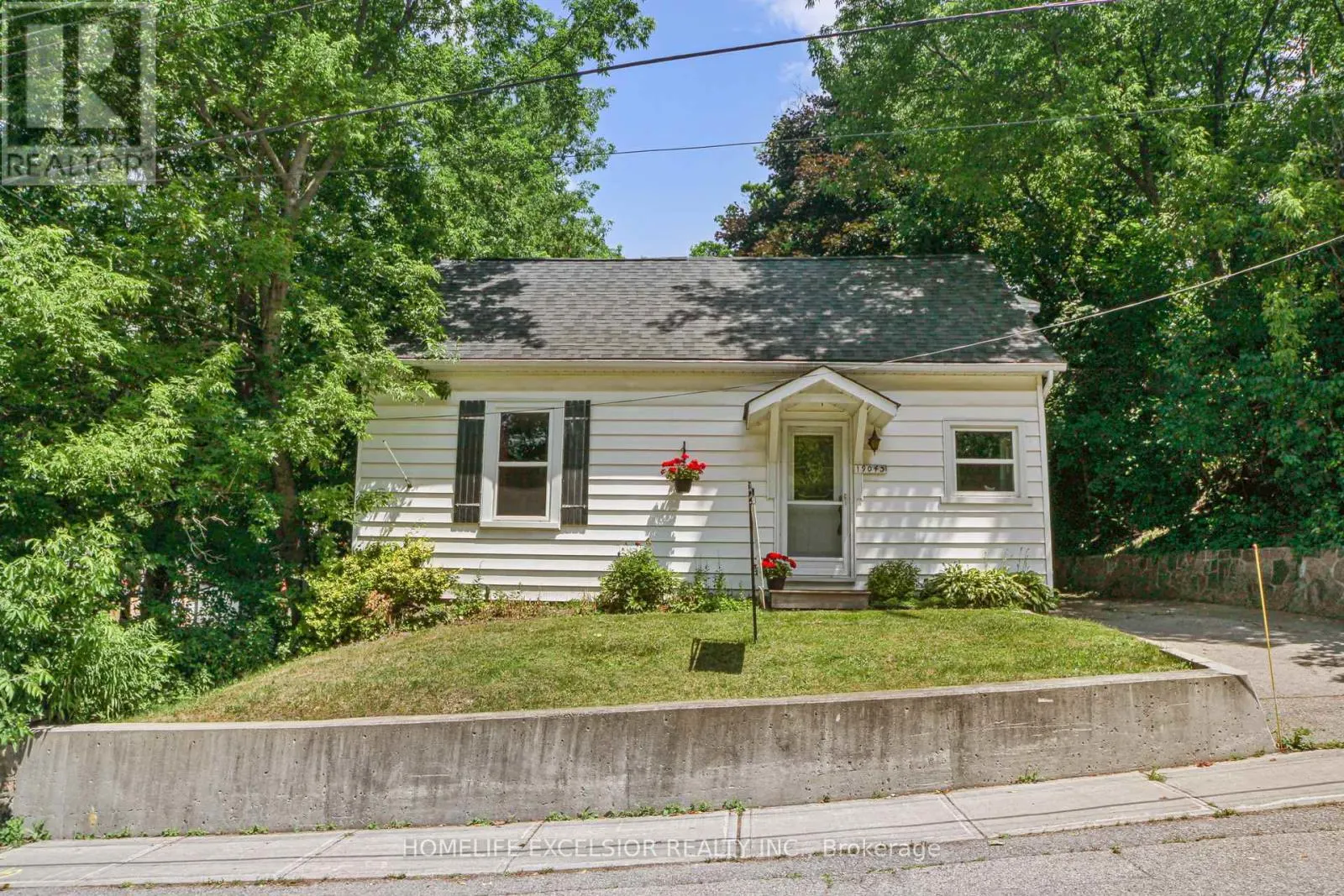 19043 CENTRE STREET