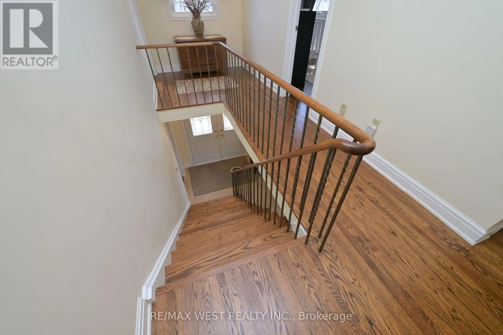 24 CEDARWOOD CRESCENT