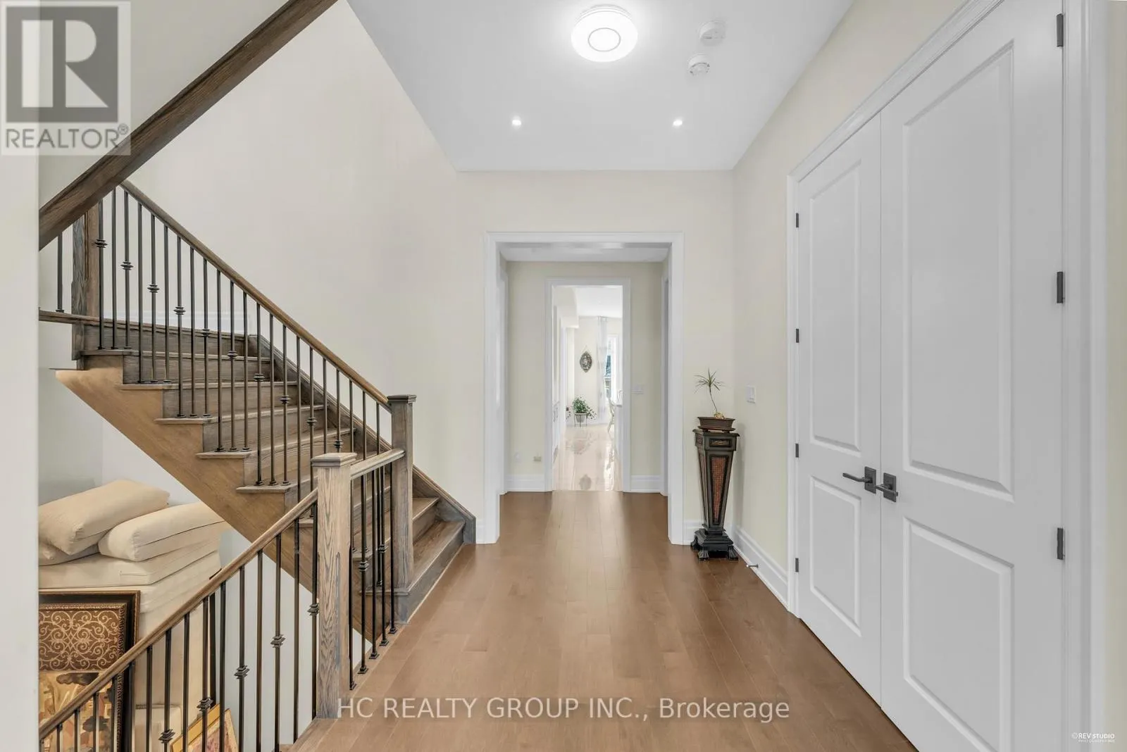 27 SIR HENRY COURT
