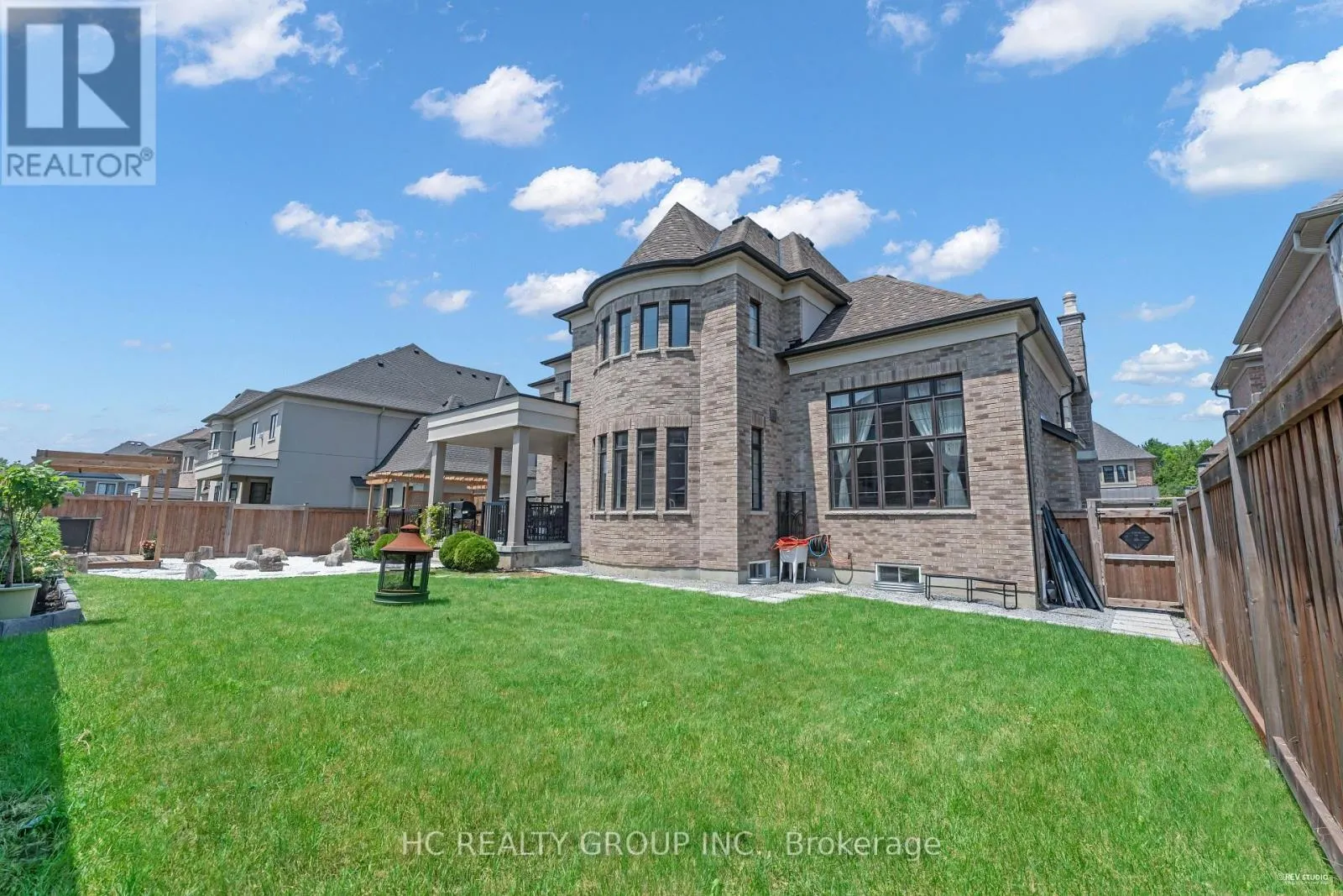 27 SIR HENRY COURT