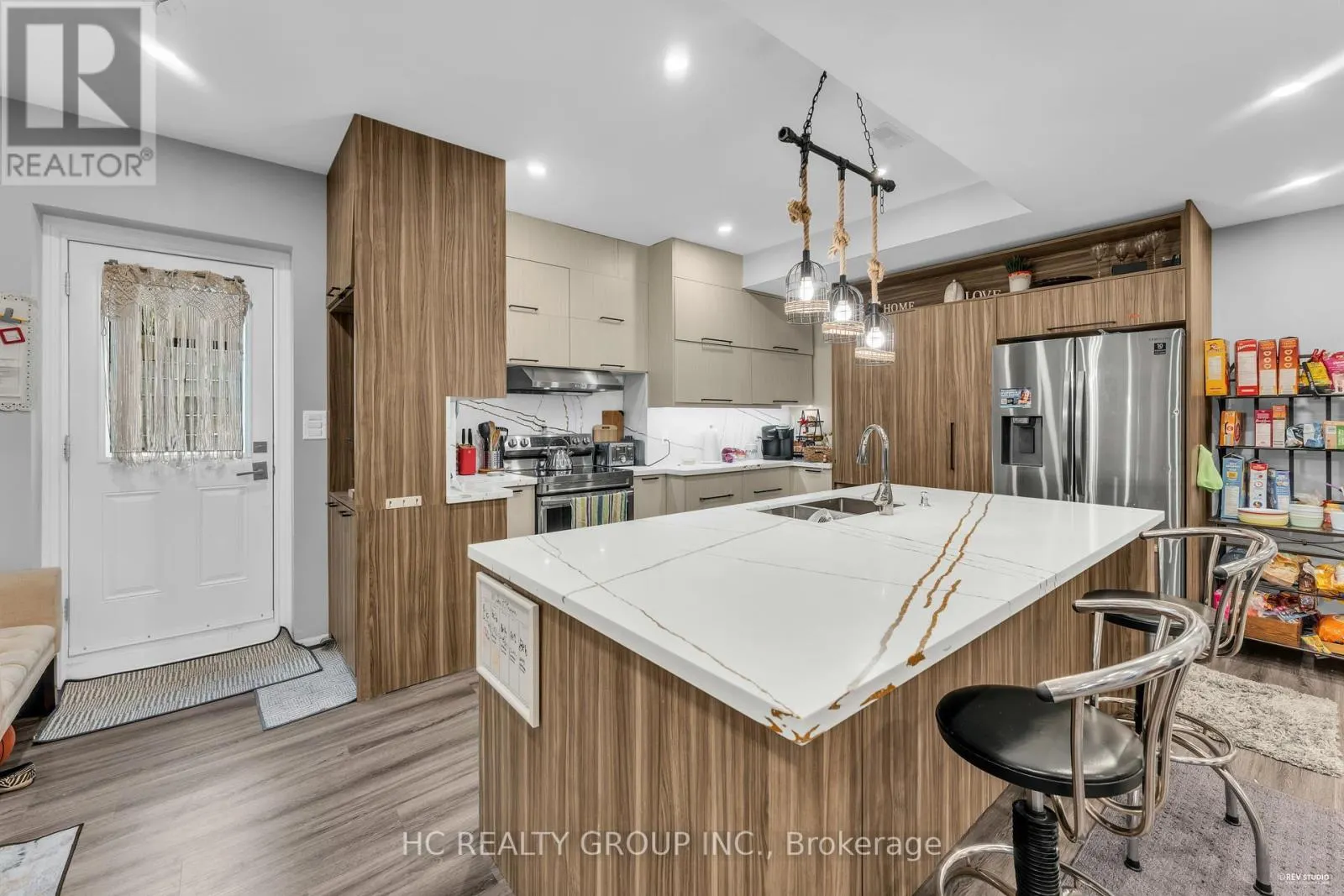 27 SIR HENRY COURT