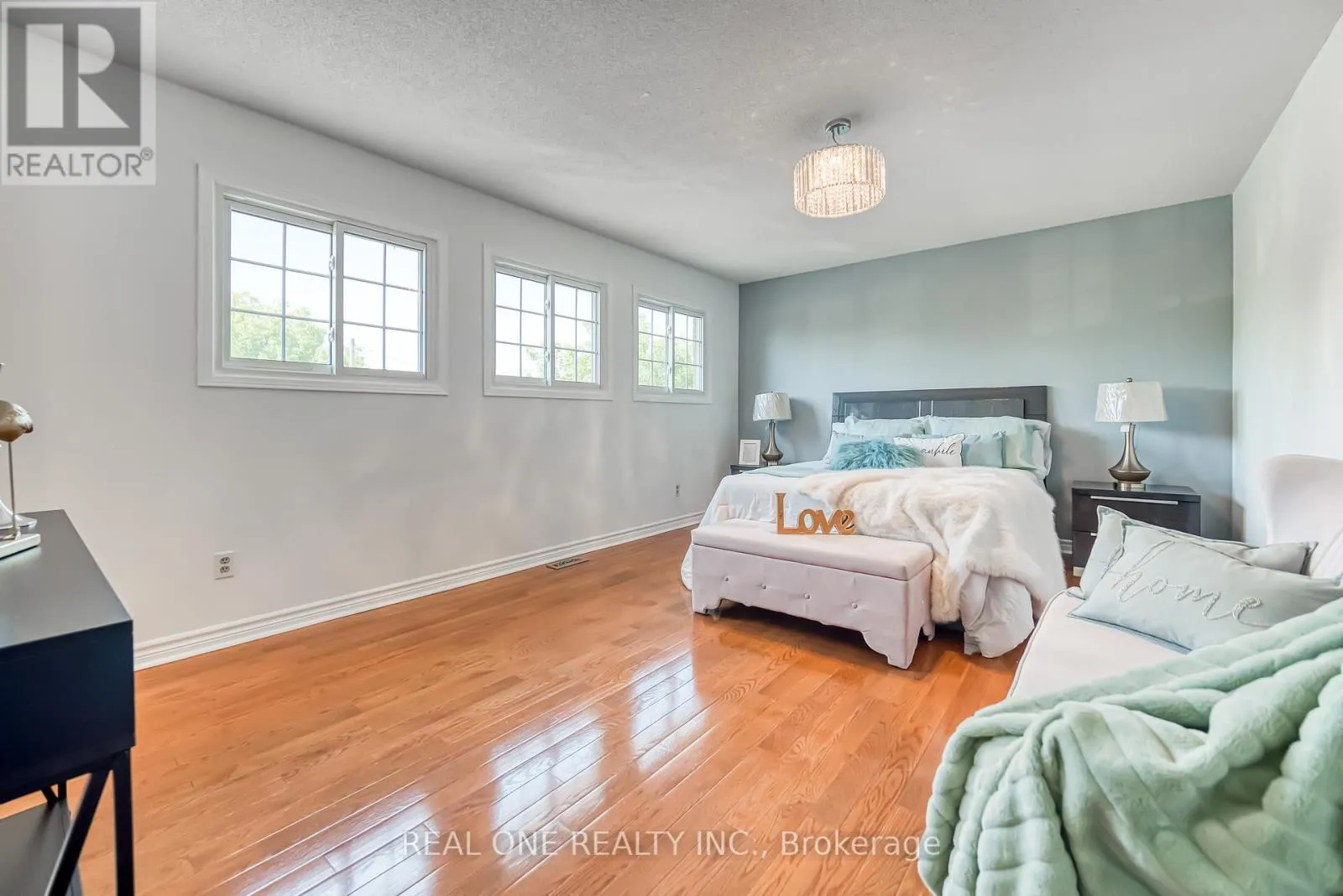 10 SQUIRE DRIVE