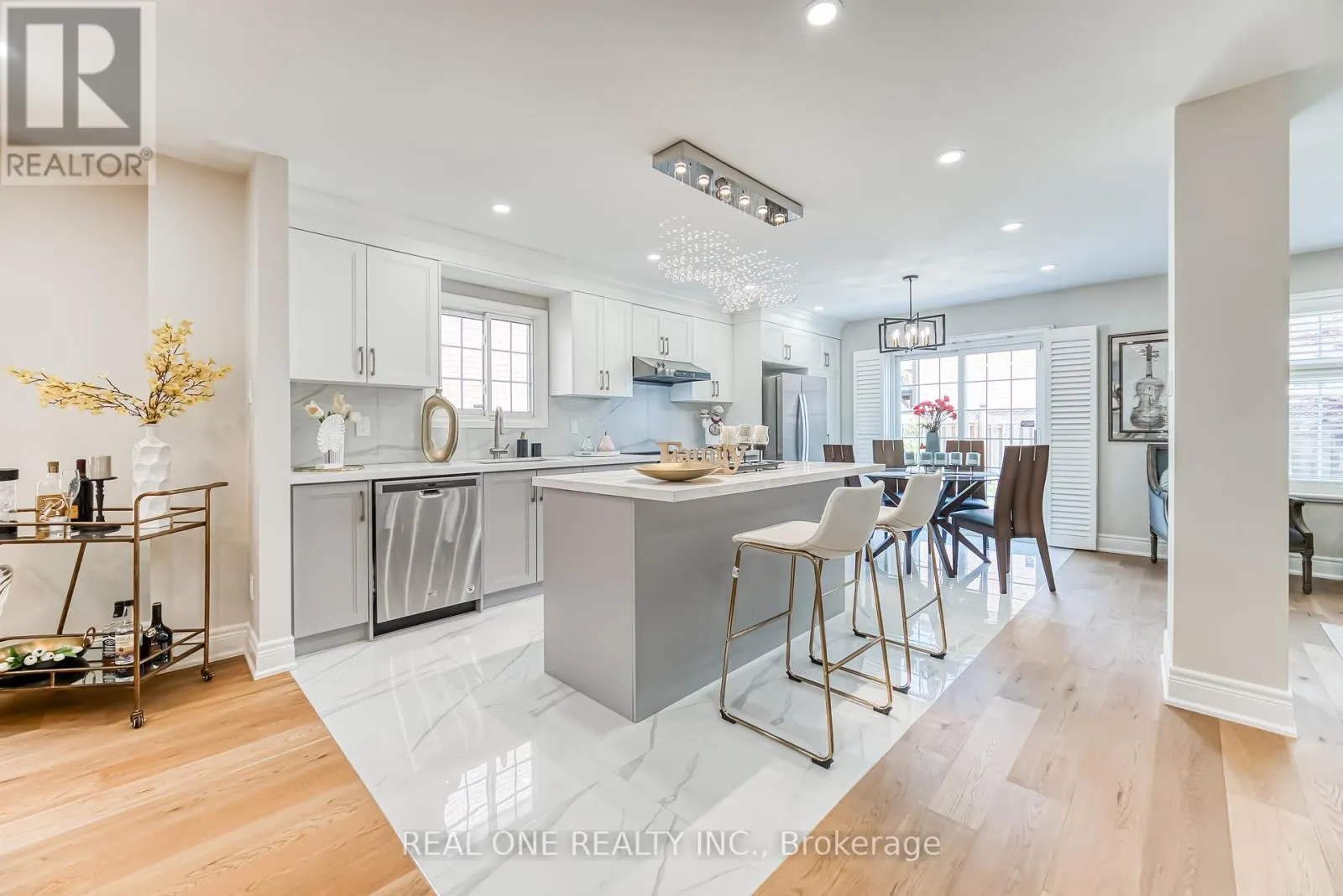 10 SQUIRE DRIVE