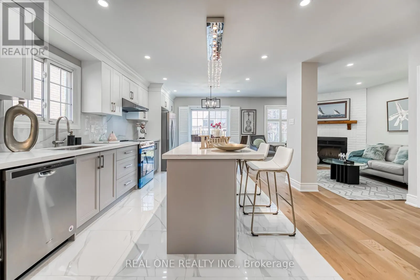 10 SQUIRE DRIVE