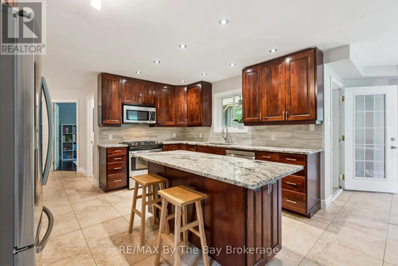 19 GILLESPIE TRAIL SE