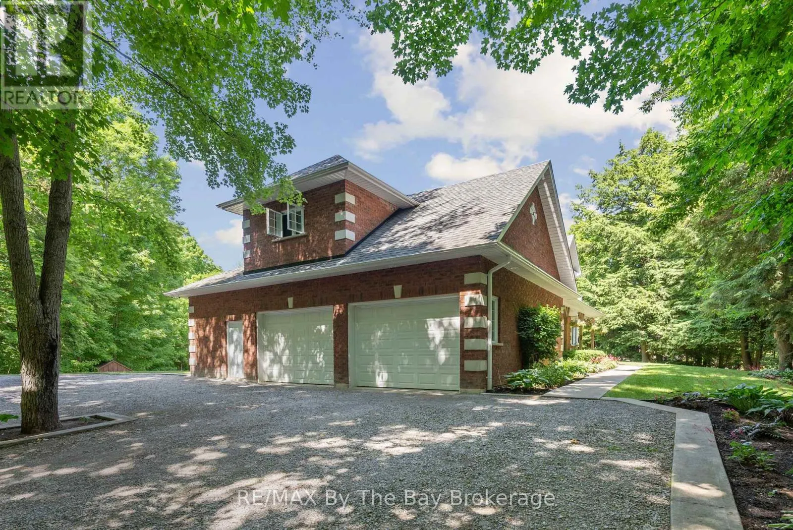 19 GILLESPIE TRAIL SE