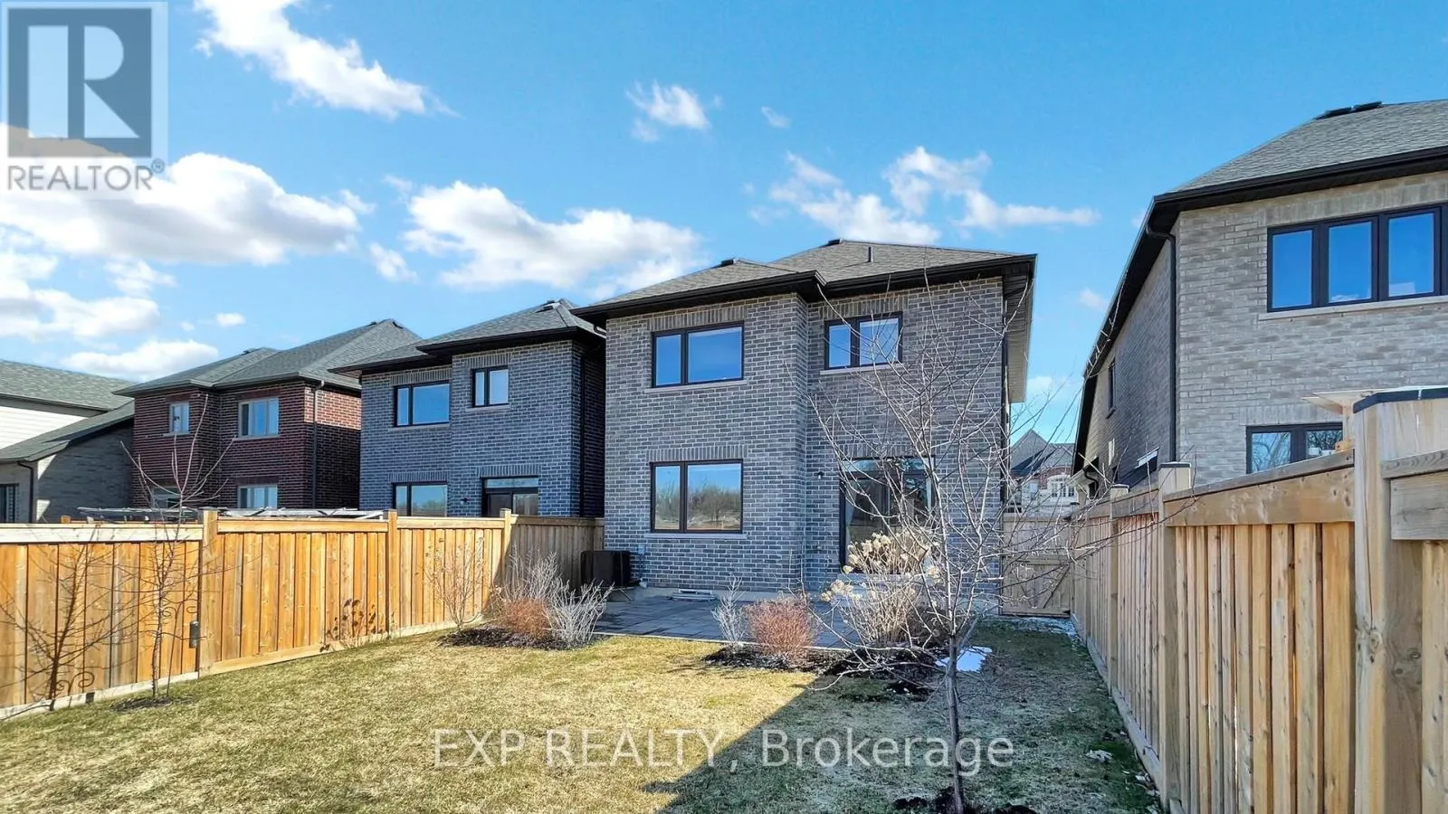 44 FESTIVAL COURT S