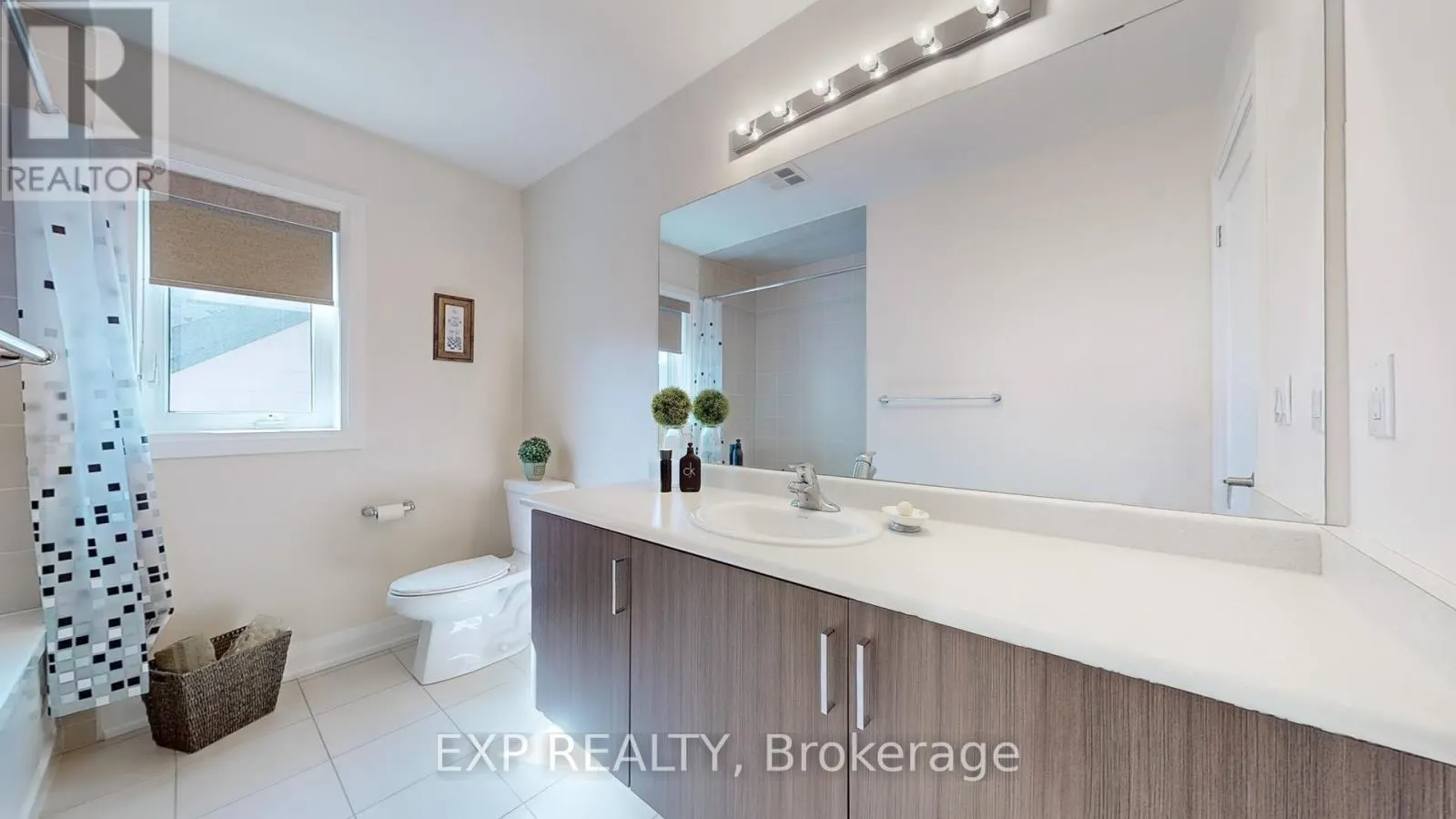 44 FESTIVAL COURT S