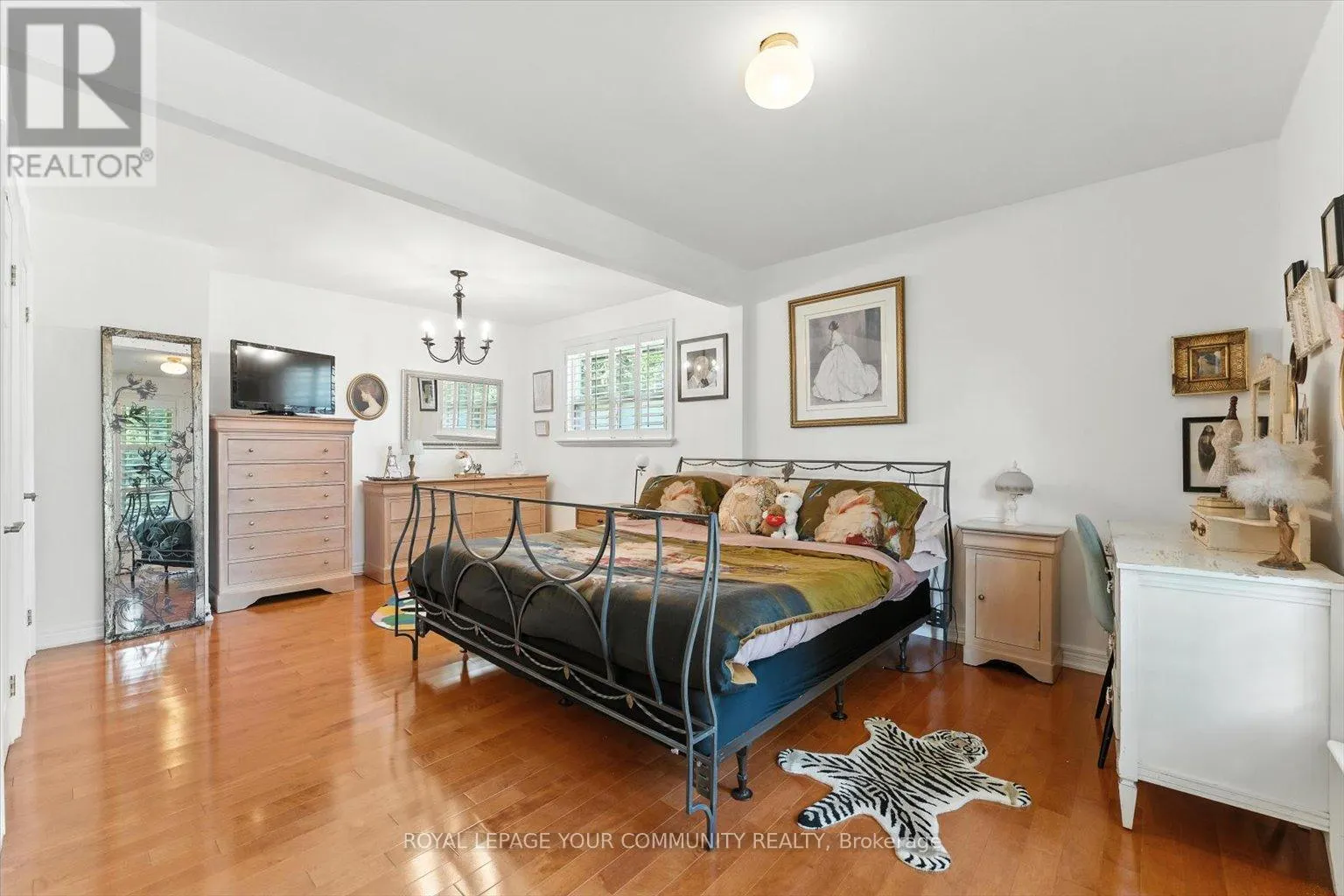19 WELLER CRESCENT