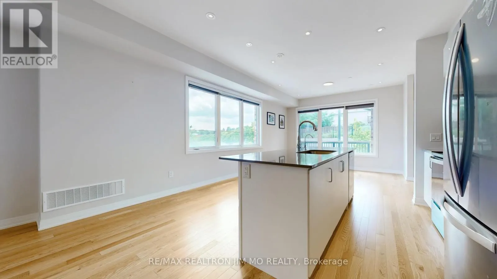 16 - 50 BAYNES WAY