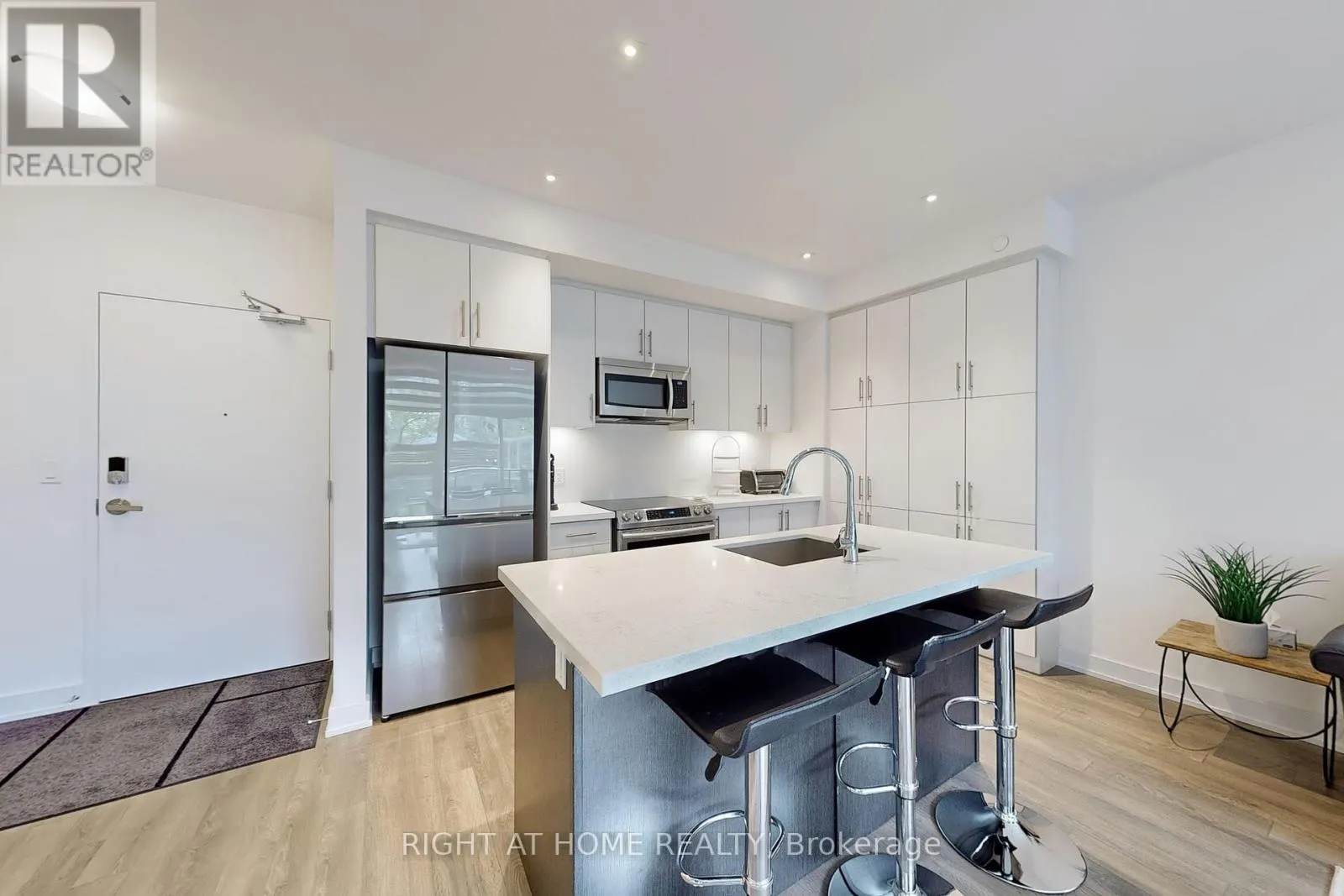 123 - 375 SEA RAY AVENUE