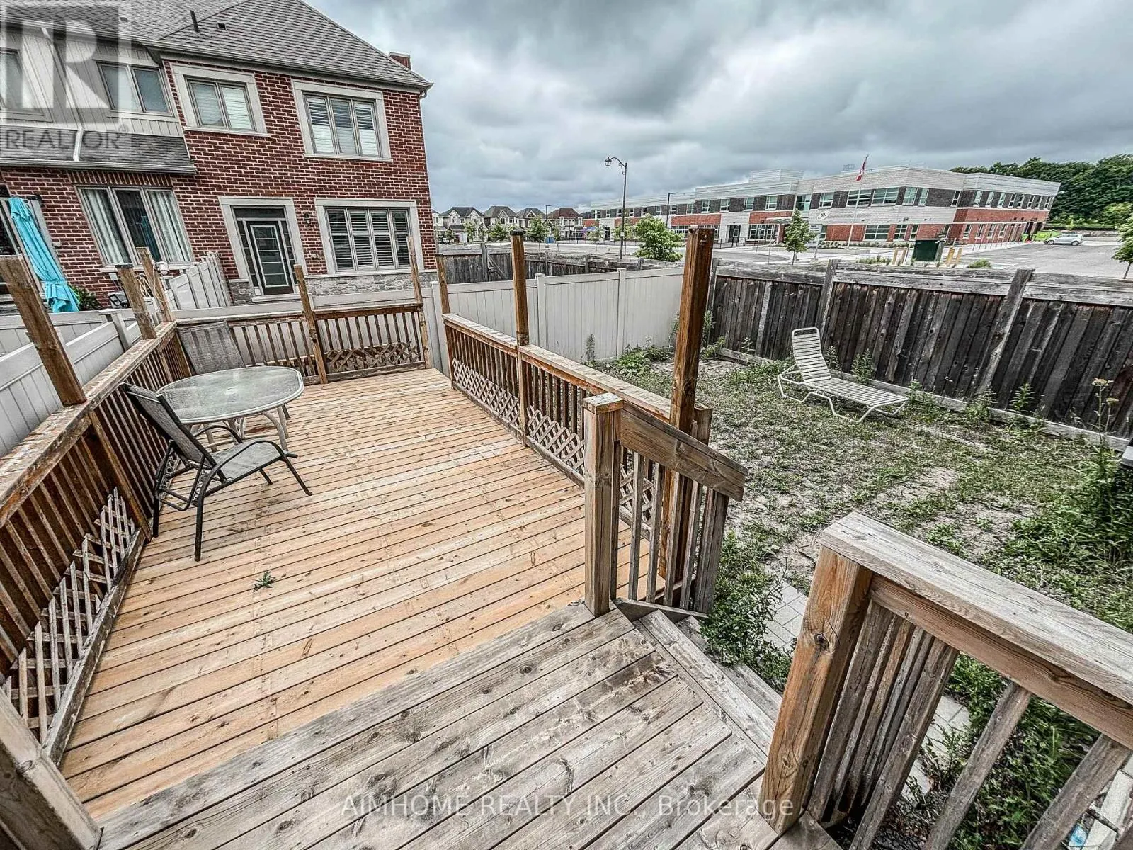 1 BRIARFIELD AVENUE