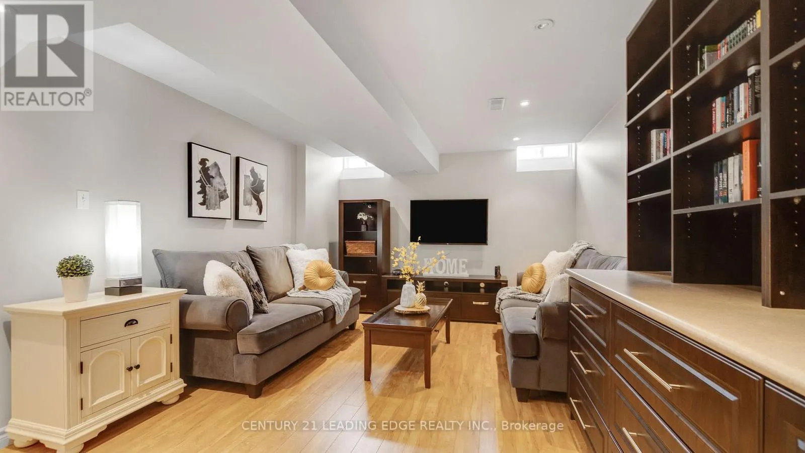 15 JAMESWAY CRESCENT
