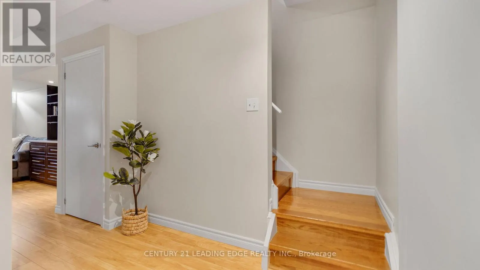 15 JAMESWAY CRESCENT