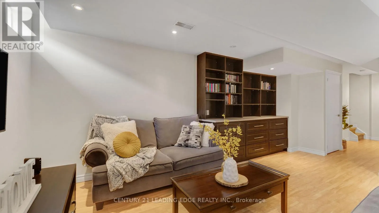 15 JAMESWAY CRESCENT