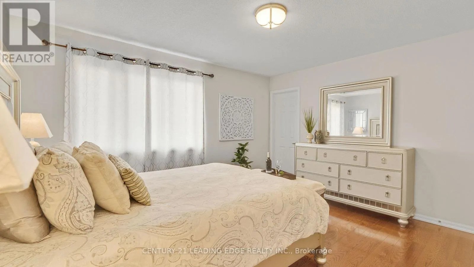 15 JAMESWAY CRESCENT