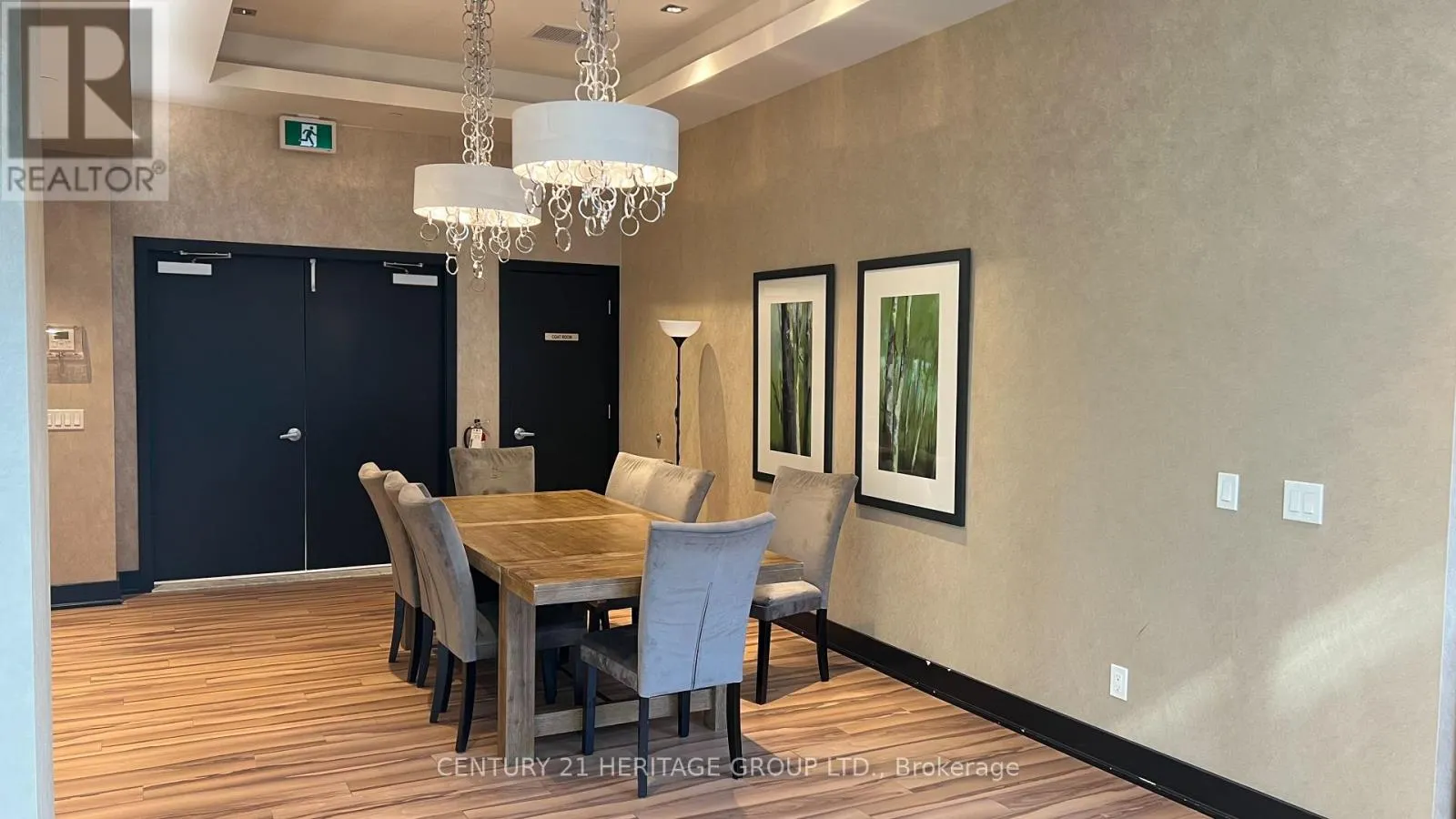 207 - 9618 YONGE STREET