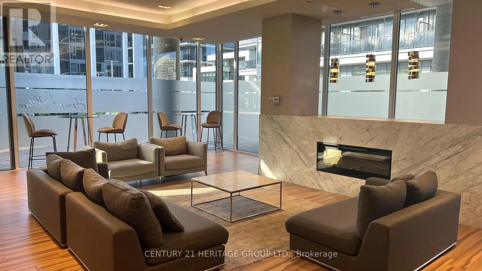 207 - 9618 YONGE STREET
