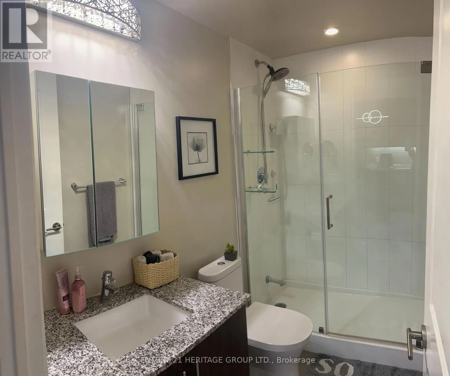 207 - 9618 YONGE STREET