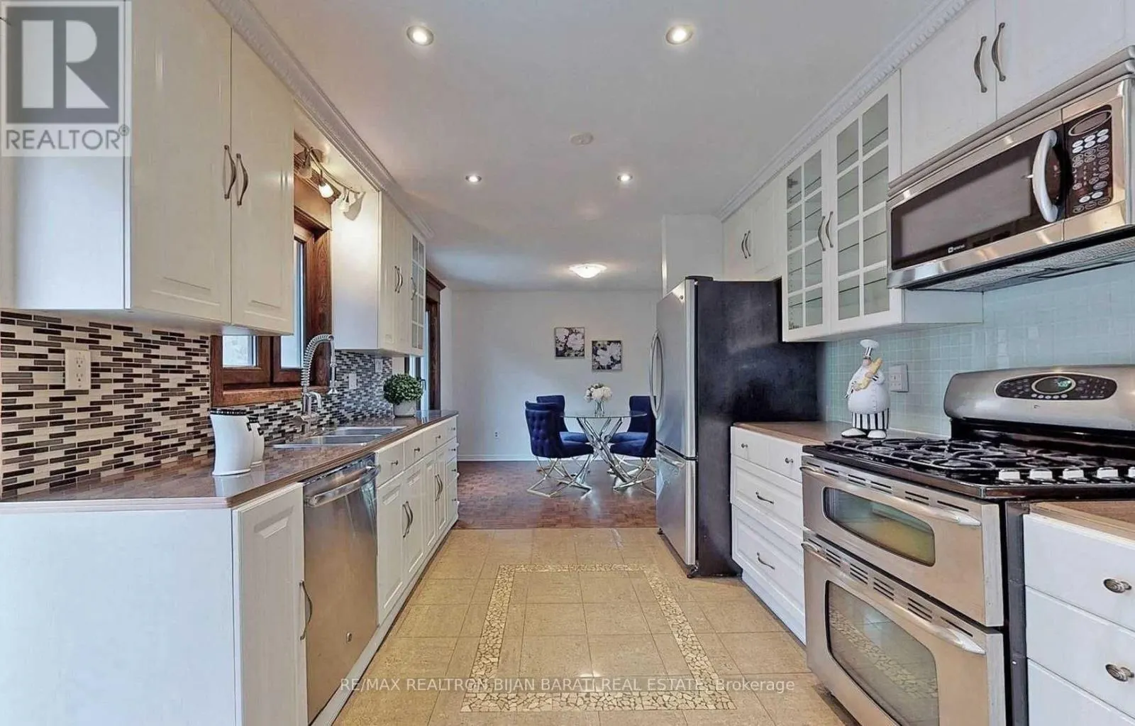 18 MAYVERN CRESCENT
