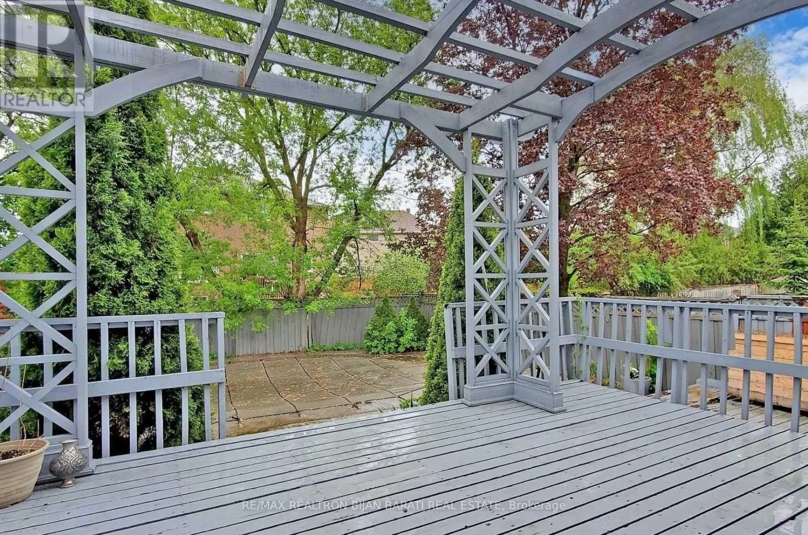 18 MAYVERN CRESCENT