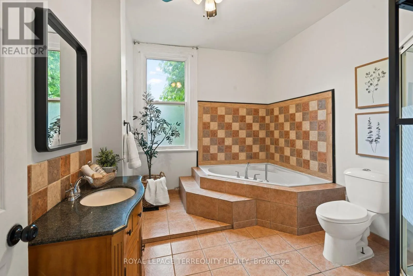 21 ALBERT STREET S