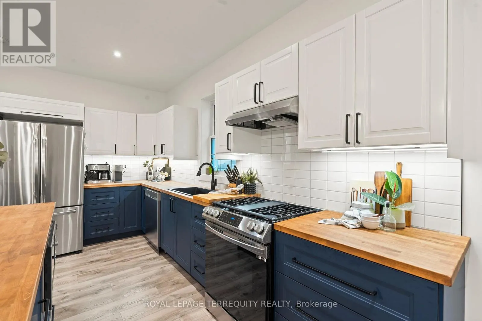 21 ALBERT STREET S