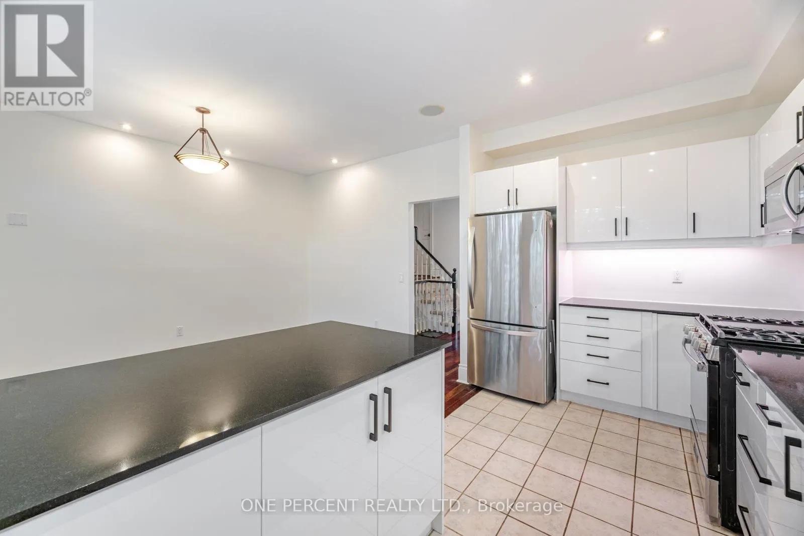25 - 8038 YONGE STREET