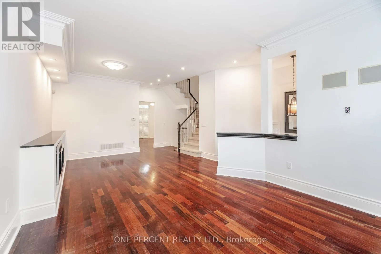25 - 8038 YONGE STREET