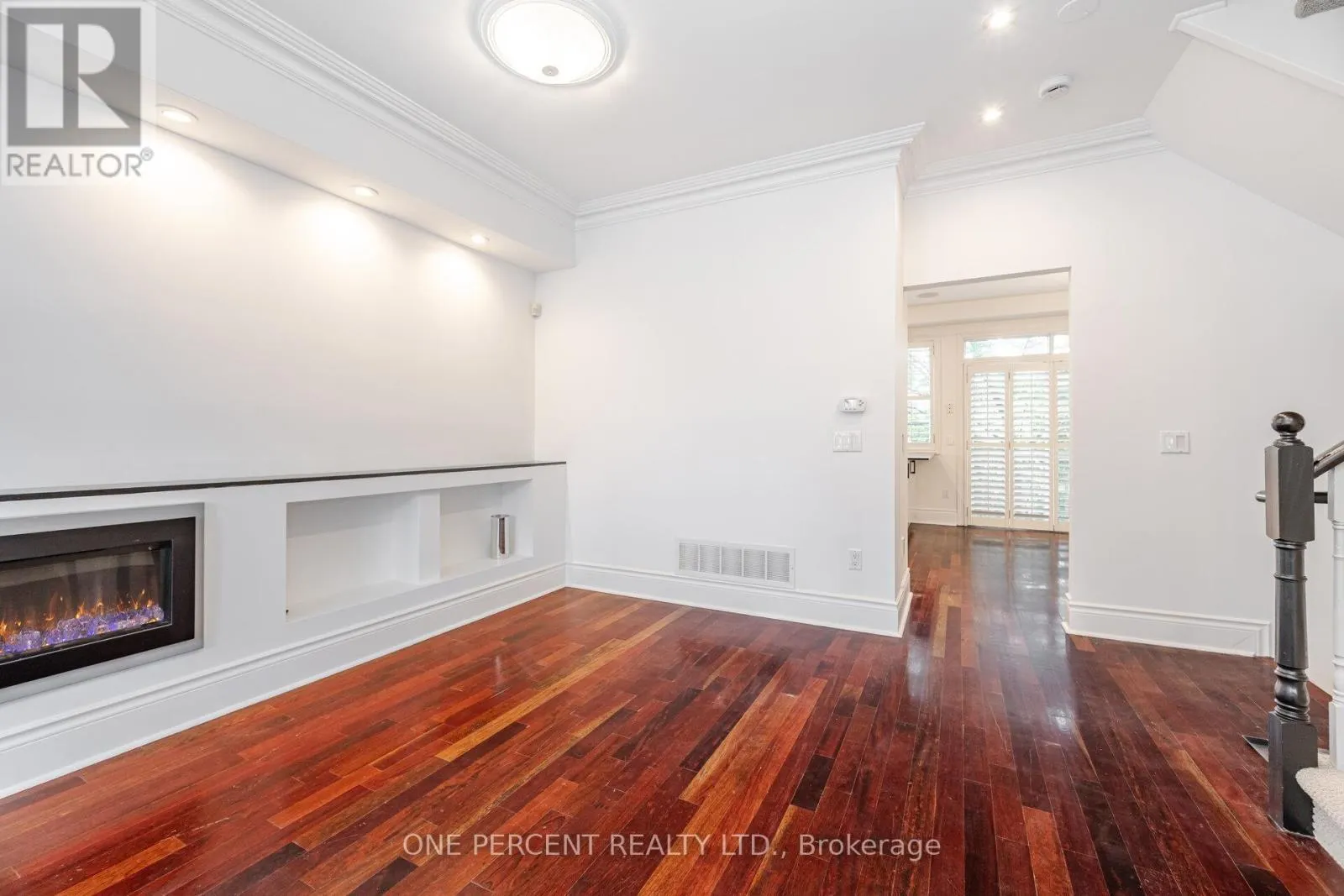 25 - 8038 YONGE STREET