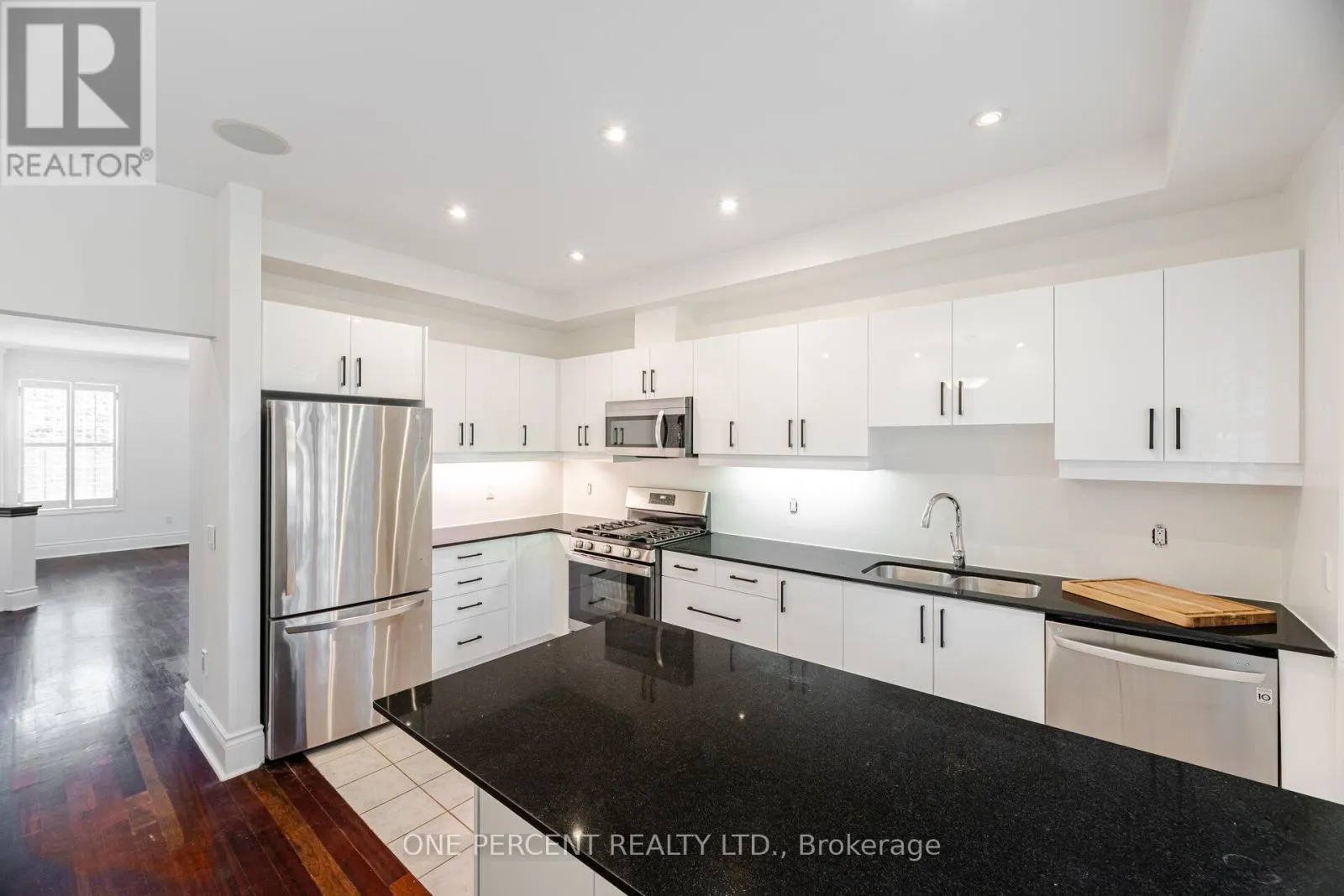 25 - 8038 YONGE STREET