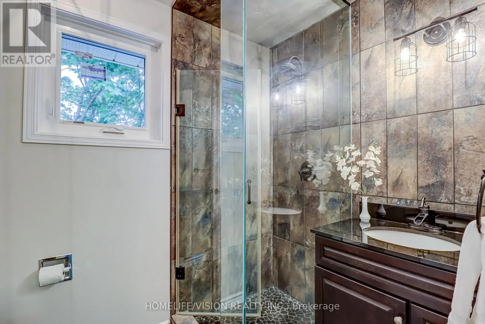 66 MUNRO CRESCENT