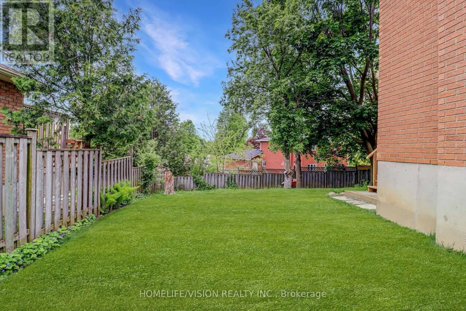 66 MUNRO CRESCENT