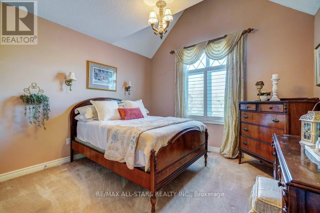 64 BUTTON CRESCENT