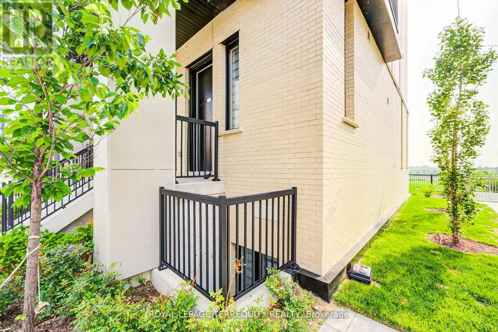 601 - 7 STECKLEY HOUSE LANE